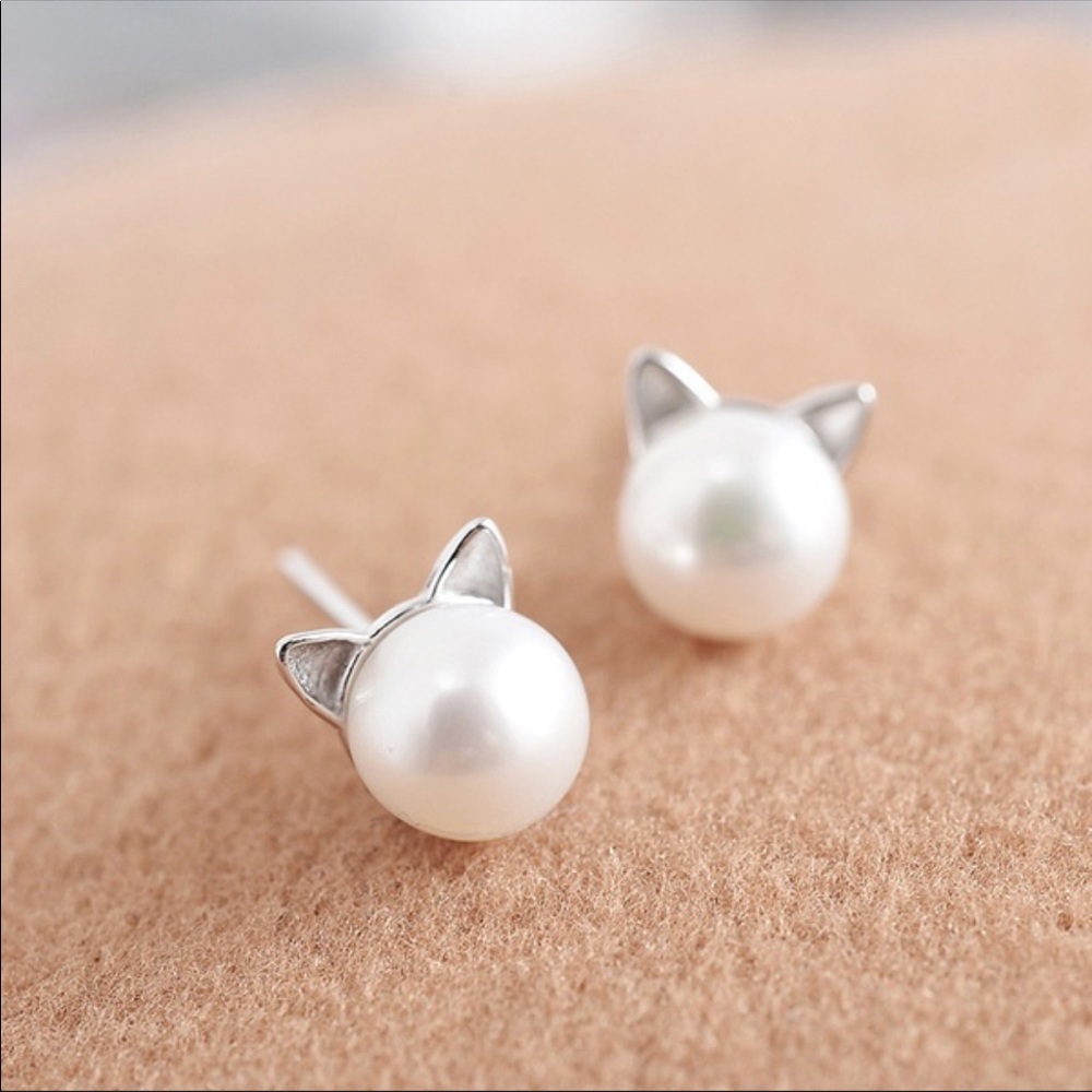 Freshwater Pearl Cat Earrings